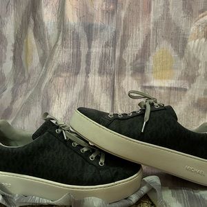 Size 9 - Michael Kors Poppy Shoes